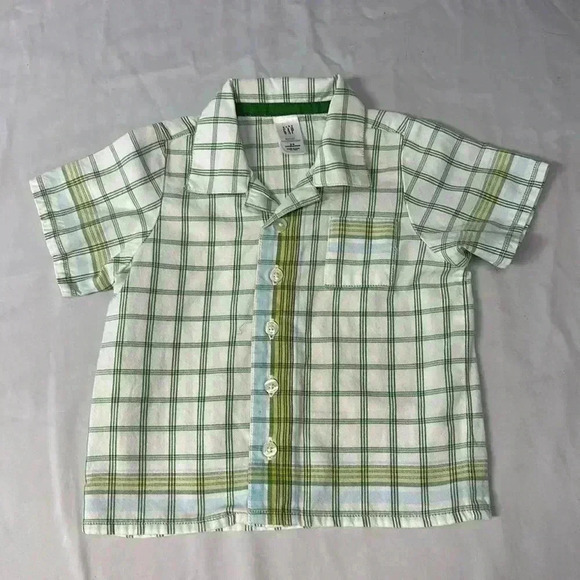 GAP - short sleeve plaid button down shirt. Size 3-6 months - Picture 1 of 4